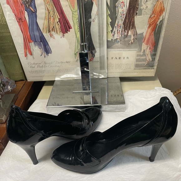 Authentic Burberry Pumps - Picture 10 of 15